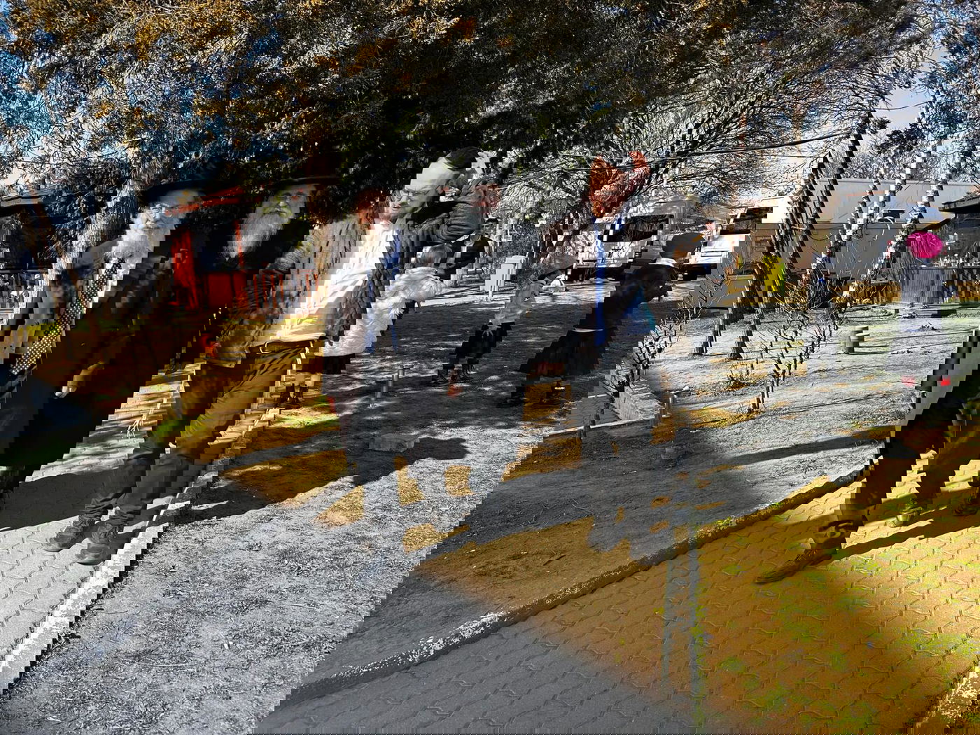 סיורו של גאב"ד אנטוורפן הגר"א שיף במאפיית המצות 'אנטווערפענע מצות' ברומניה