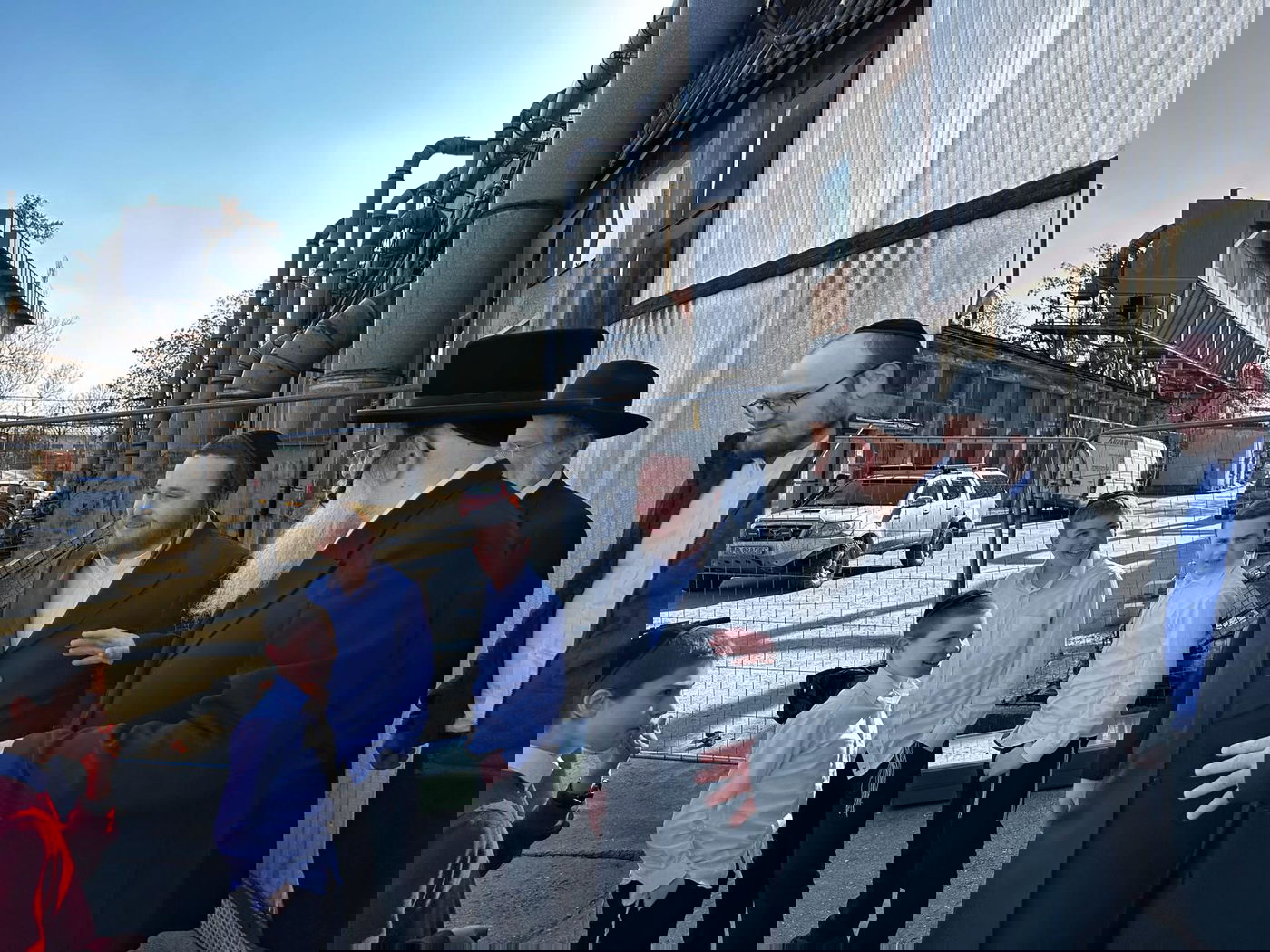 סיורו של גאב"ד אנטוורפן הגר"א שיף במאפיית המצות 'אנטווערפענע מצות' ברומניה