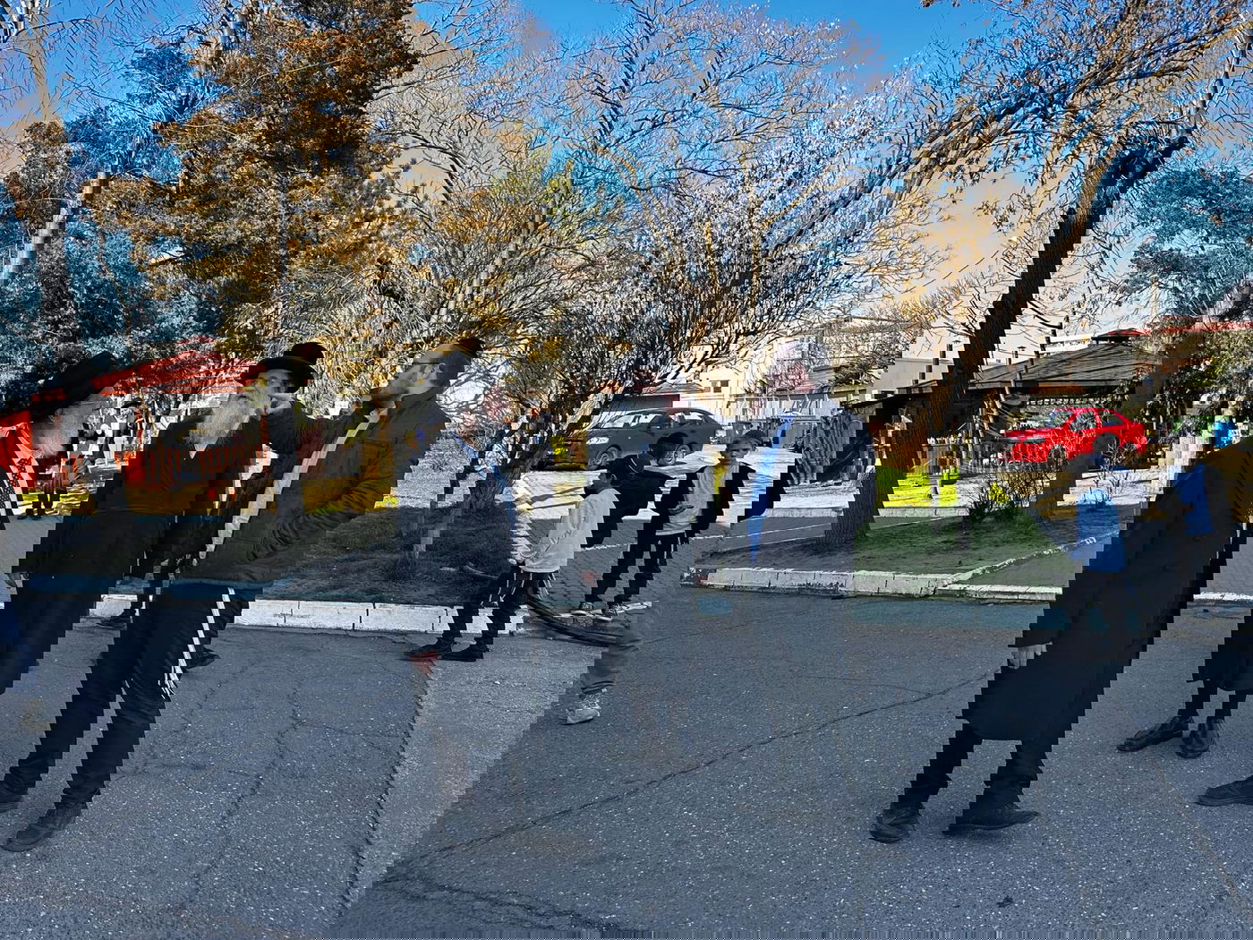 סיורו של גאב"ד אנטוורפן הגר"א שיף במאפיית המצות 'אנטווערפענע מצות' ברומניה