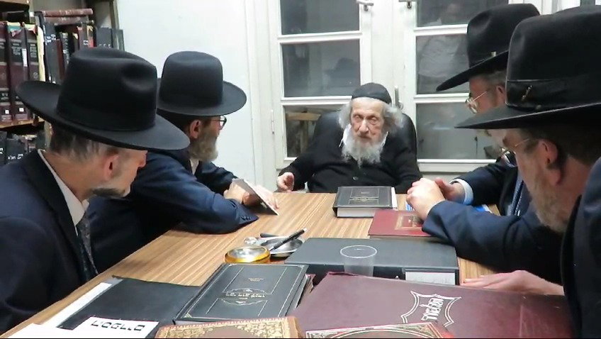 חברי הכנסת של 'דגל התורה' במעונו של הגר"ד לנדו