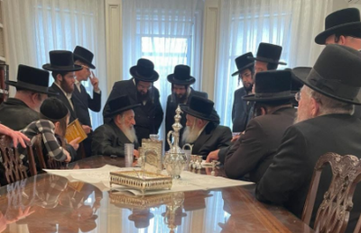 בבית בנו זצ"ל: בהאדמו"ר מבאבוב הגיע לבקר את גאב"ד נאראל