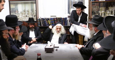 הנציגים בביתו של הגר"א דויטש