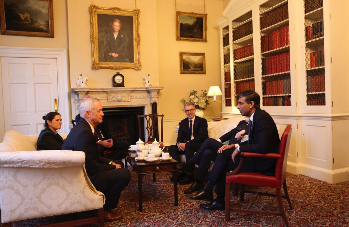 השר גנץ עם ר"מ בריטניה 