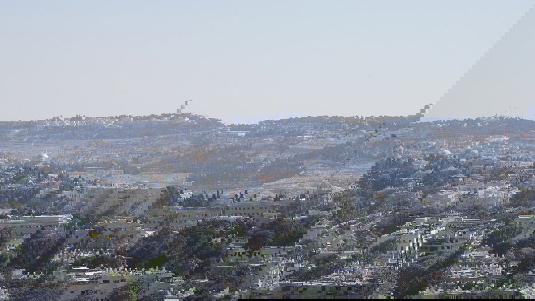 הזוכה המאושר יזכה בדירת יוקרה בירושלים בשווי מיליון דולרים (1,000,000 $) אשר משקיפה על הר הבית וצופה מהקומה ה-14 על הר הבית