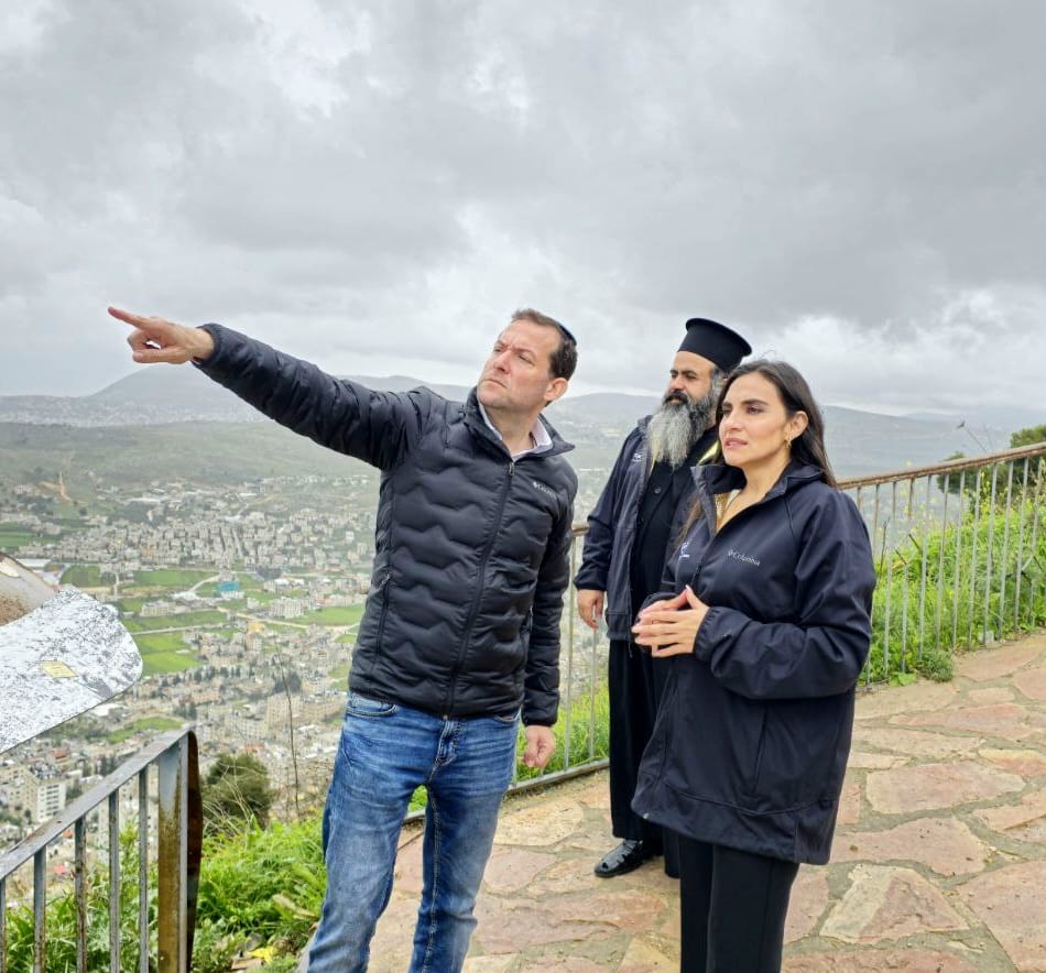 סגנית נשיא אקוודור עם יוסי דגן בשומרון