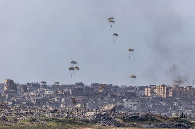 הצנחת סיוע הומניטרי על עזה