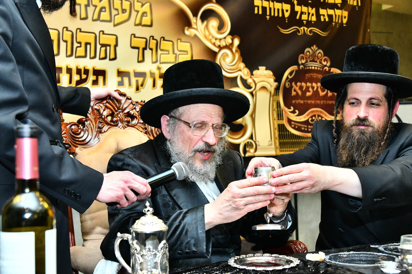 מעמד סיום הלכות ברכות עם האדמו"ר מאנטניא