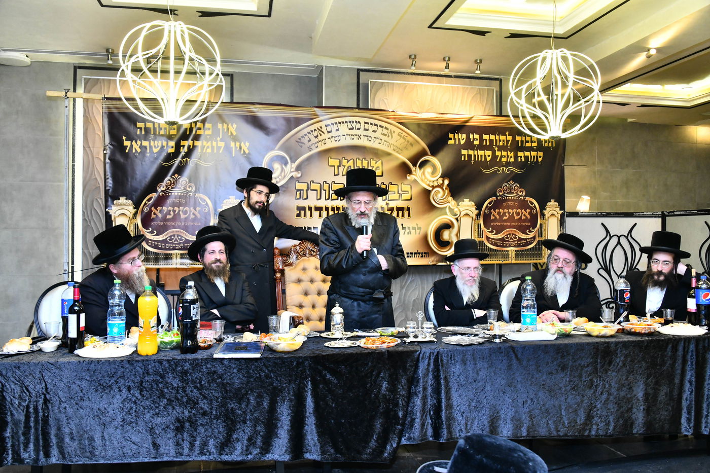 מעמד סיום הלכות ברכות עם האדמו"ר מאנטניא