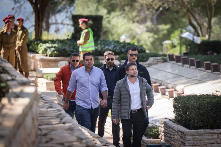 המונים בהלוויית הלוחם עמישר בן דוד הי"ד; חברו לצוות ספד בכאב