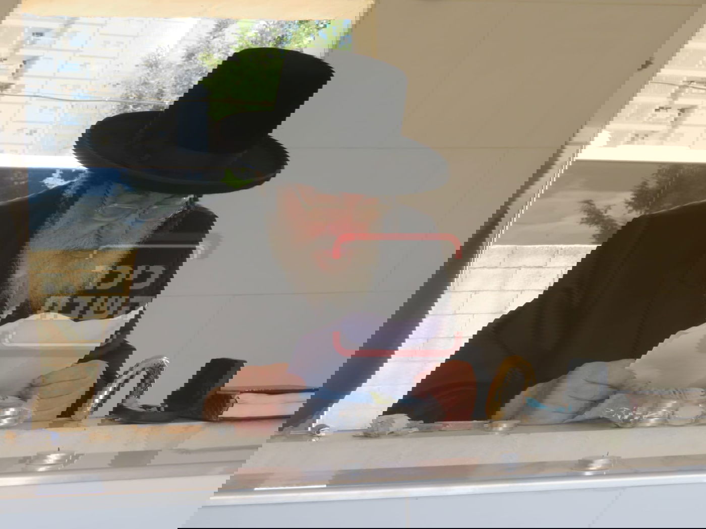 מה חיפש האדמו"ר בבית החיים בגפו יחידי בערב שבת?