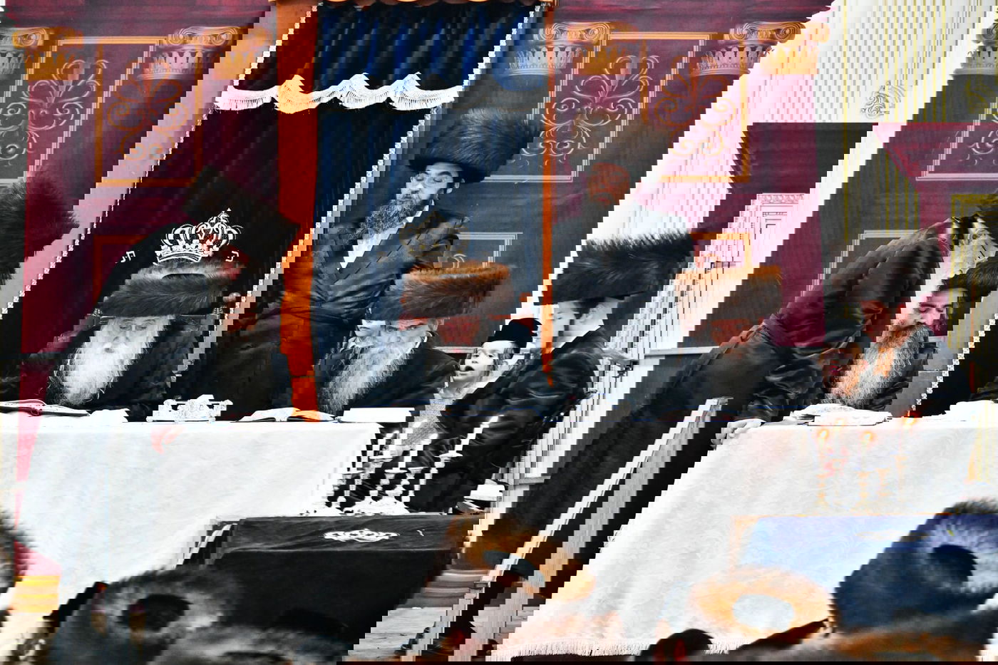 הגבאי הוותיק תופף עם תוף - החסידים צהלו בשמחת רבם