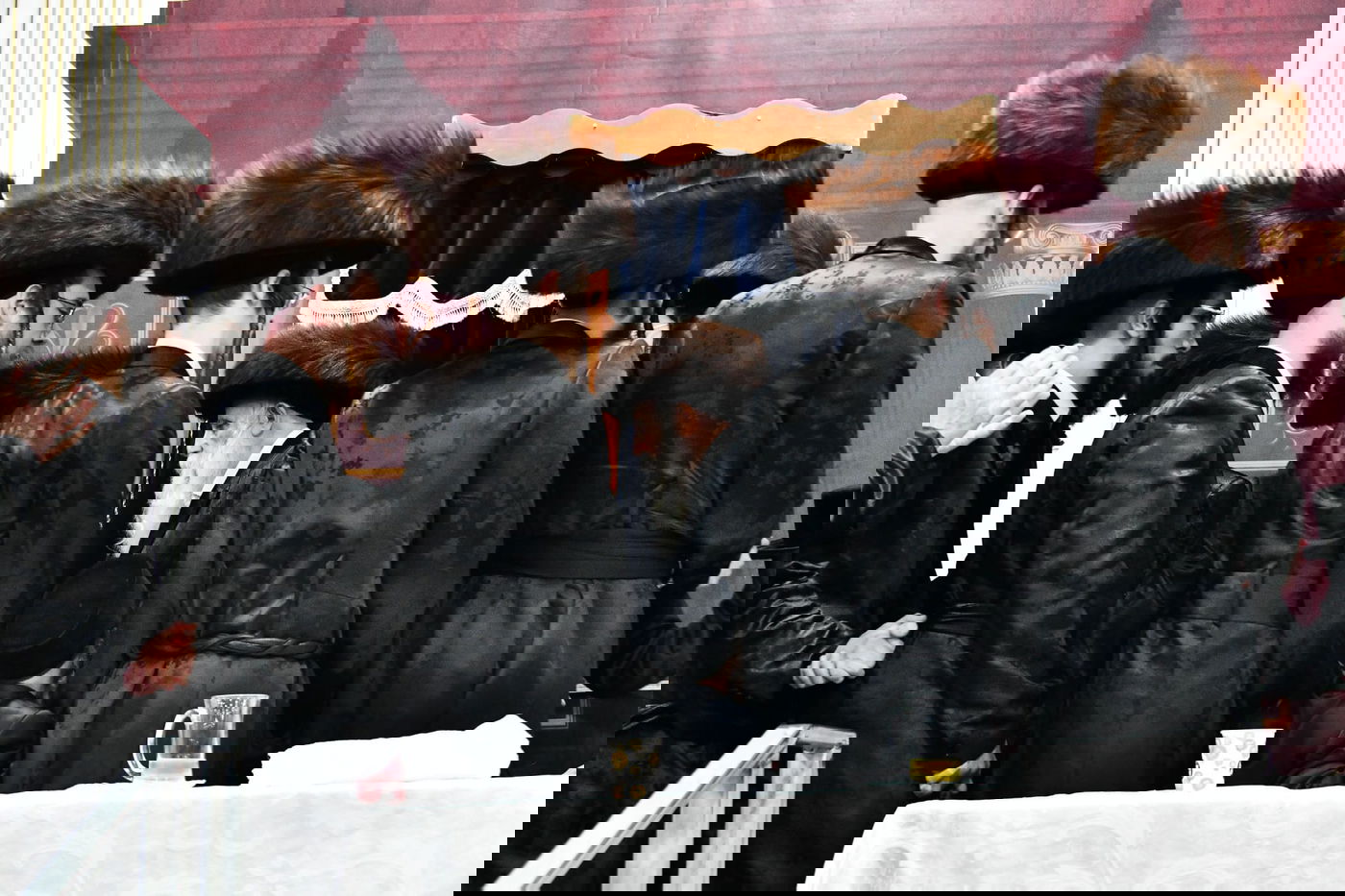 הגבאי הוותיק תופף עם תוף - החסידים צהלו בשמחת רבם