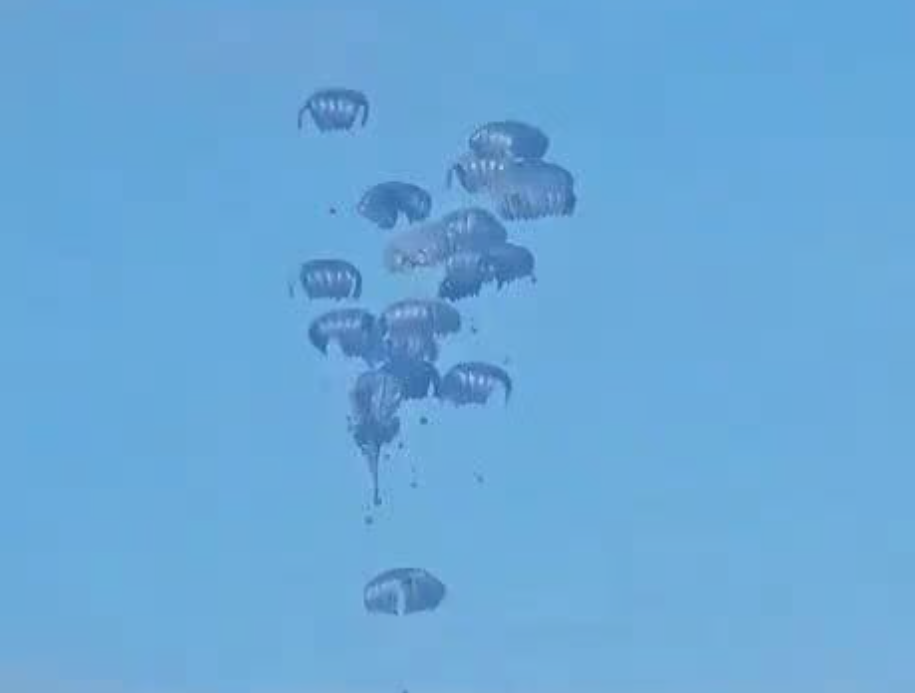 הצנחות הומניטריות