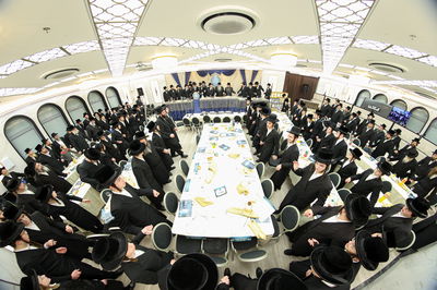 חלוקת התעודות לתלמידי הישיבה לצעירים בטשארנאביל אשדוד