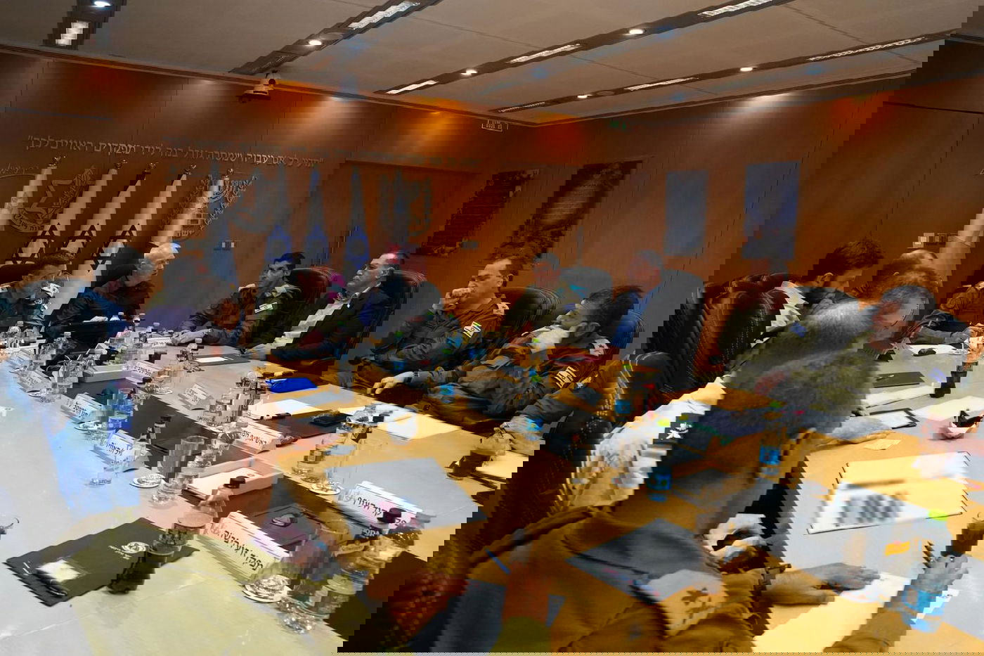 שר הביטחון יואב גלנט עם חברי פורום מטכ"ל