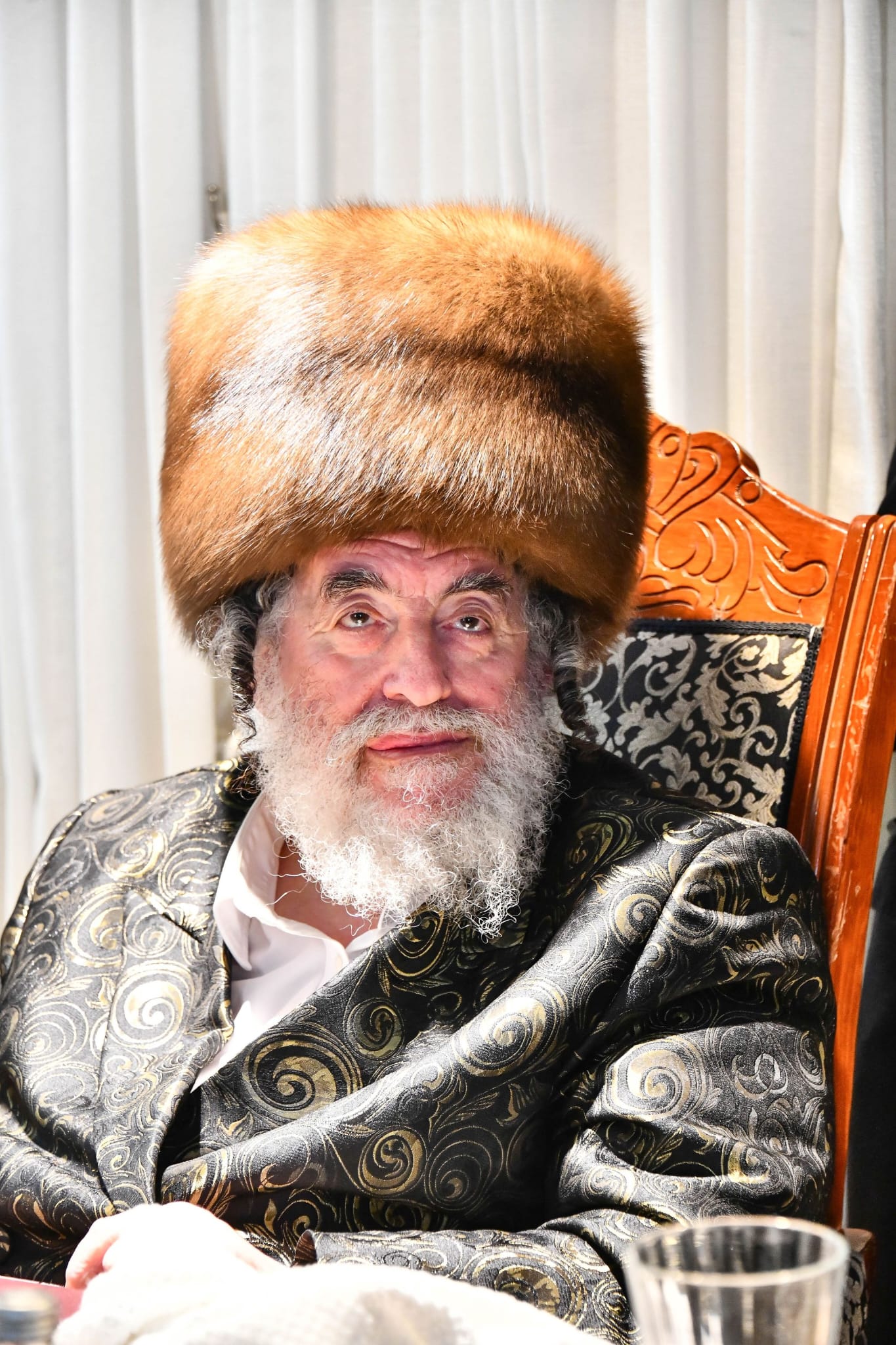 חבוש בקאלפיק: כך ערך האדמו"ר סעודת ראש חודש בבית הנגיד האלעדי