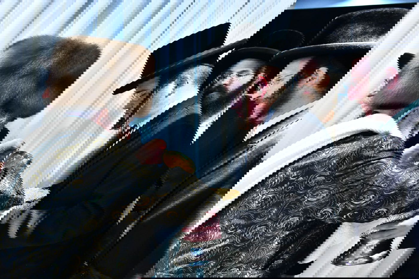 חבוש בקאלפיק: כך ערך האדמו"ר סעודת ראש חודש בבית הנגיד האלעדי