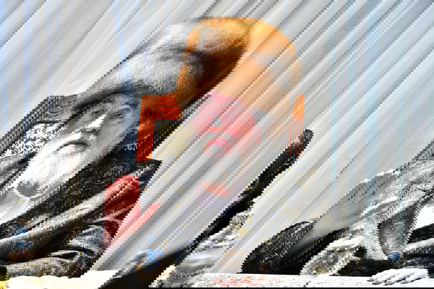 חבוש בקאלפיק: כך ערך האדמו"ר סעודת ראש חודש בבית הנגיד האלעדי