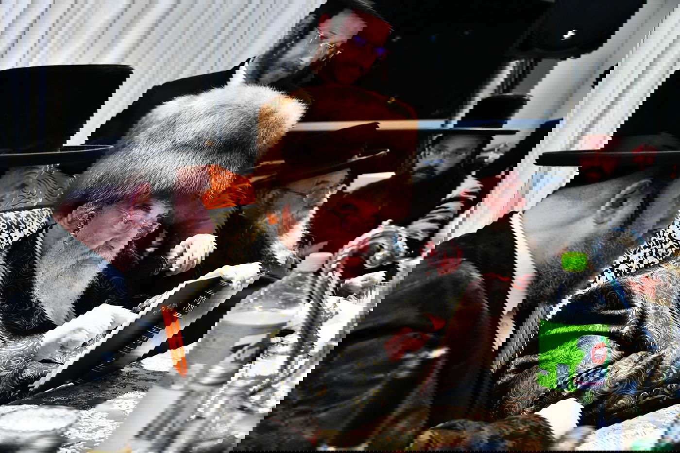 חבוש בקאלפיק: כך ערך האדמו"ר סעודת ראש חודש בבית הנגיד האלעדי