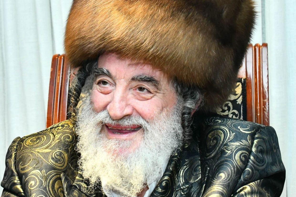 חבוש בקאלפיק: כך ערך האדמו"ר סעודת ראש חודש בבית הנגיד האלעדי