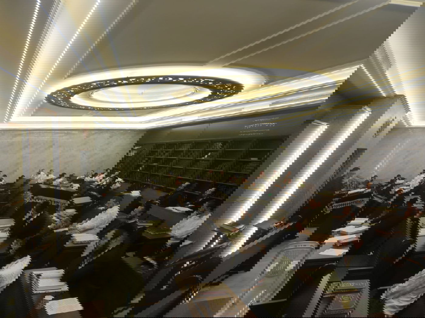 רב השכונה פלפל עם אברכי הכולל בהלכות שבת | תמונות