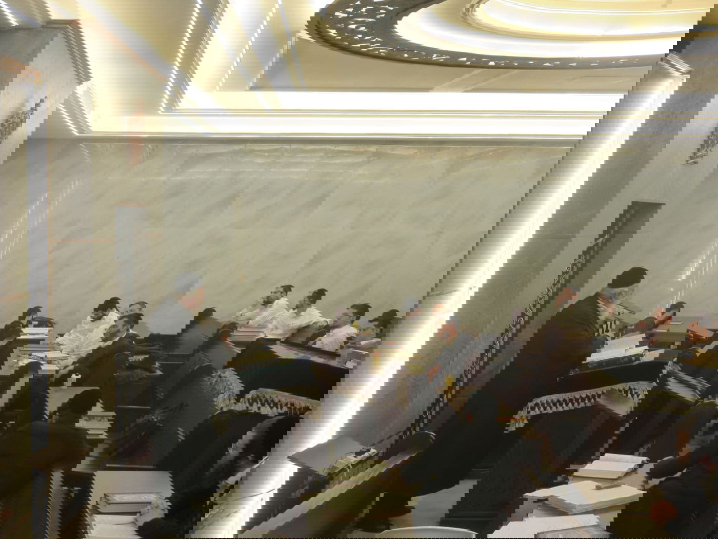 רב השכונה פלפל עם אברכי הכולל בהלכות שבת | תמונות