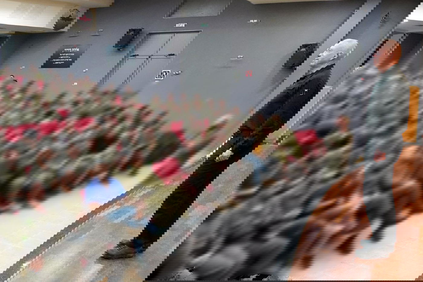 שר הביטחון גלנט ללוחמי 'דובדבן': "להיערך להתגברות הטרור ברמדאן"