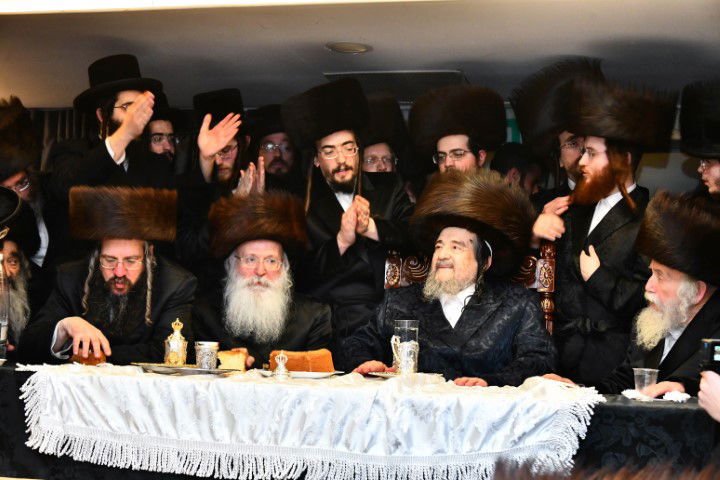 עם מקל זהב: כך חגג הצדיק מברסלב את נישואי נינו