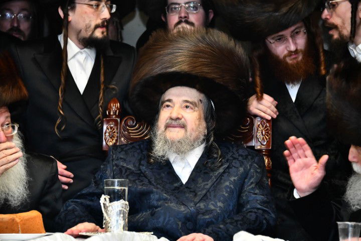 עם מקל זהב: כך חגג הצדיק מברסלב את נישואי נינו