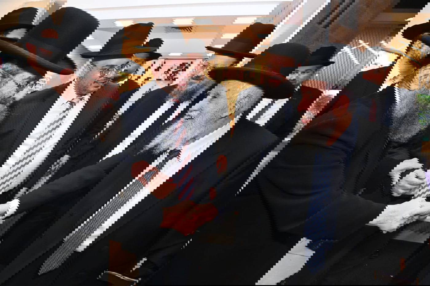 גדולי העסקונה הבני ברקית בברית לבנו של יעקב זכריהו | גלריה