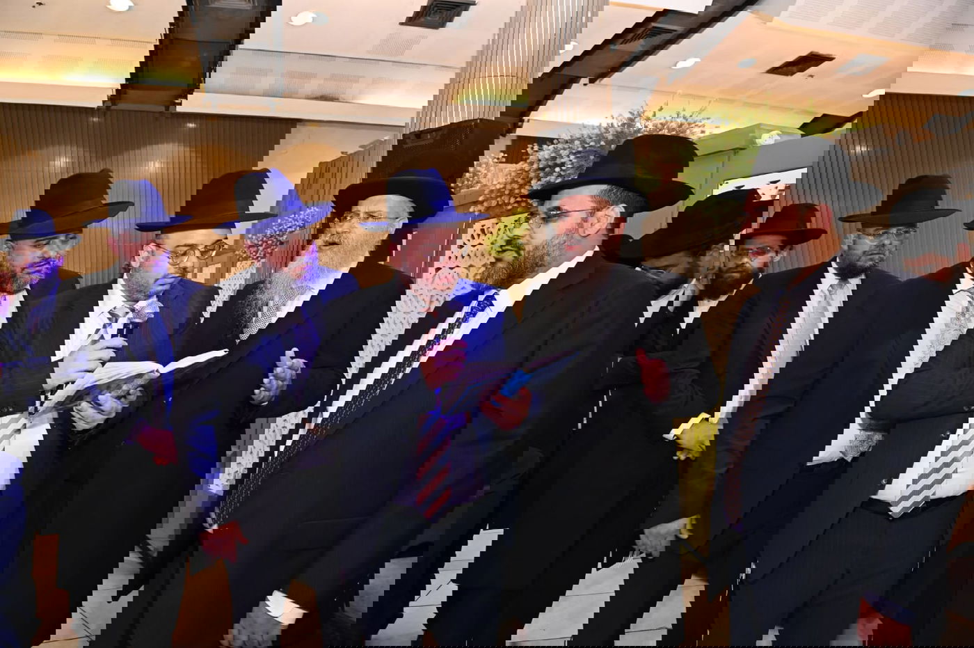 גדולי העסקונה הבני ברקית בברית לבנו של יעקב זכריהו | גלריה