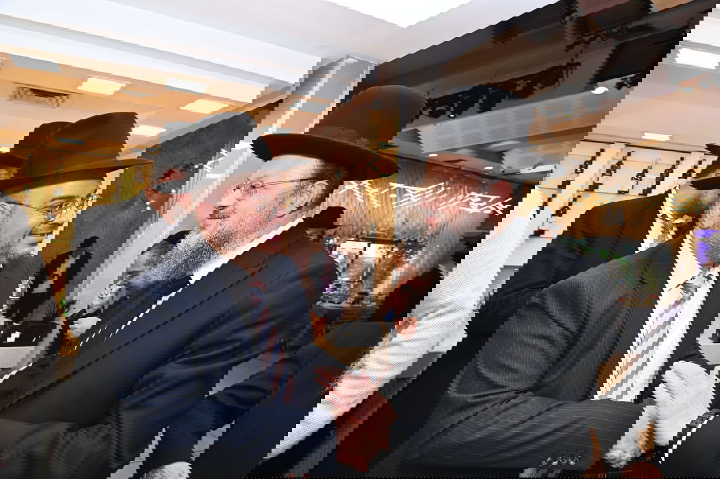 גדולי העסקונה הבני ברקית בברית לבנו של יעקב זכריהו | גלריה