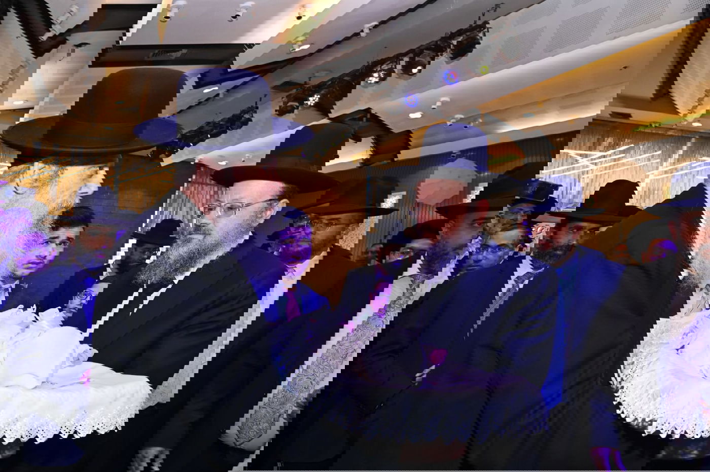 גדולי העסקונה הבני ברקית בברית לבנו של יעקב זכריהו | גלריה