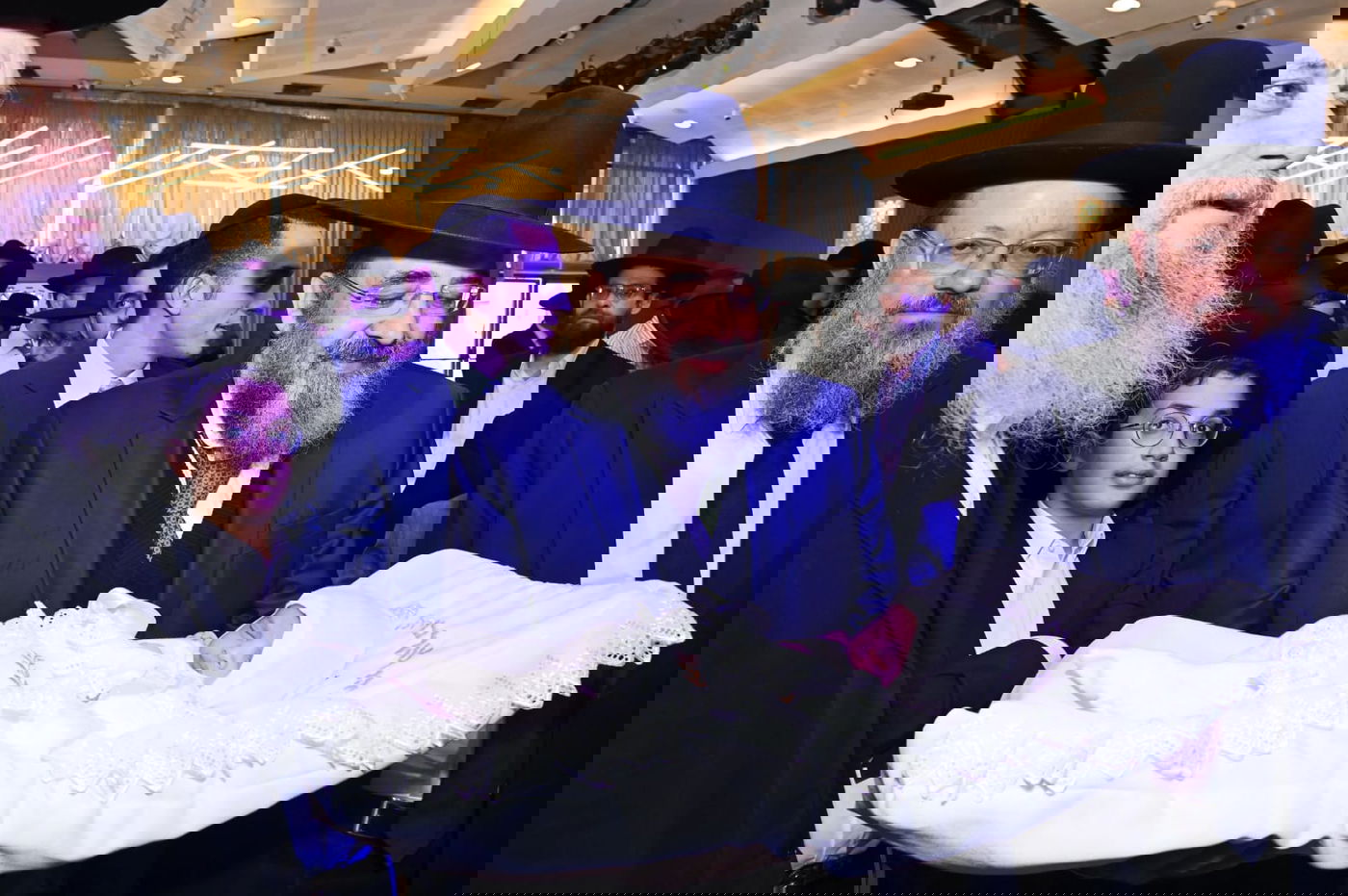 גדולי העסקונה הבני ברקית בברית לבנו של יעקב זכריהו | גלריה