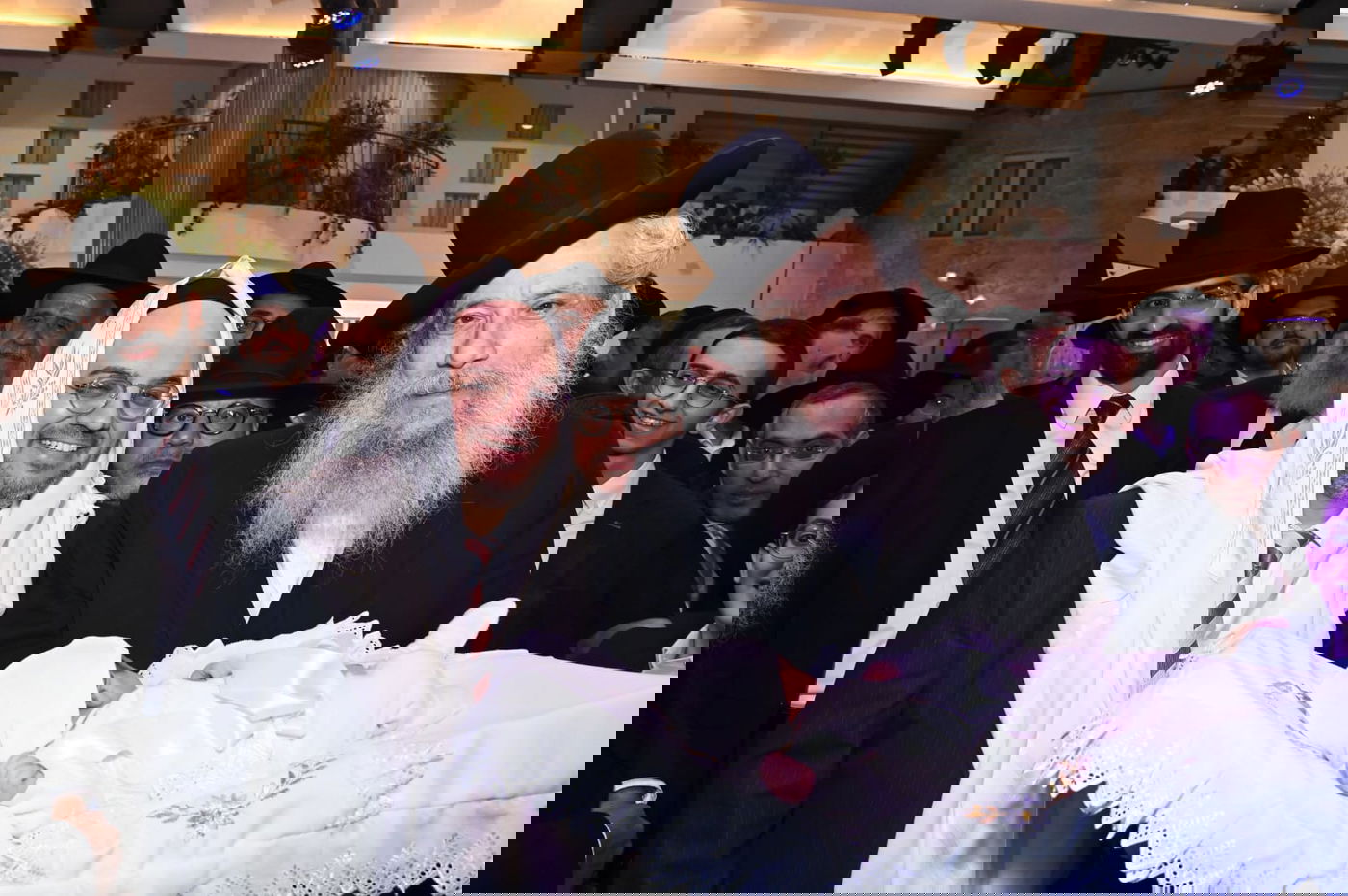 גדולי העסקונה הבני ברקית בברית לבנו של יעקב זכריהו | גלריה