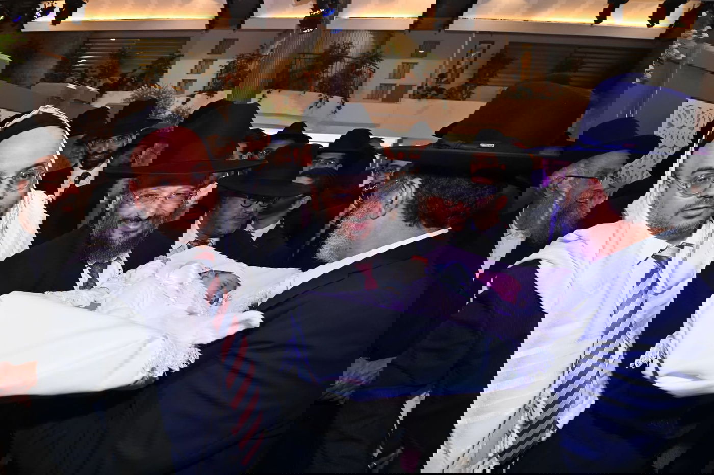 גדולי העסקונה הבני ברקית בברית לבנו של יעקב זכריהו | גלריה