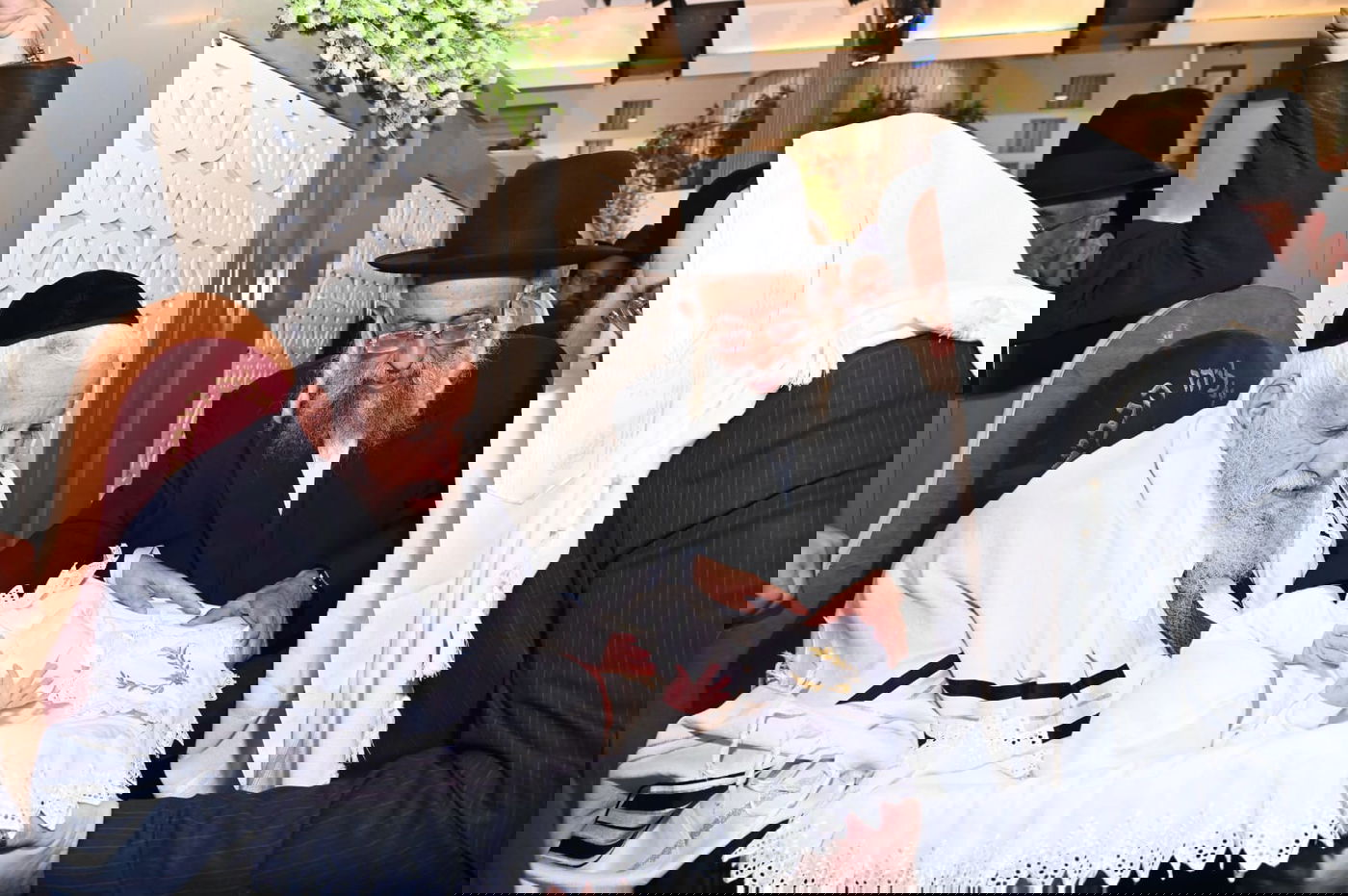 גדולי העסקונה הבני ברקית בברית לבנו של יעקב זכריהו | גלריה