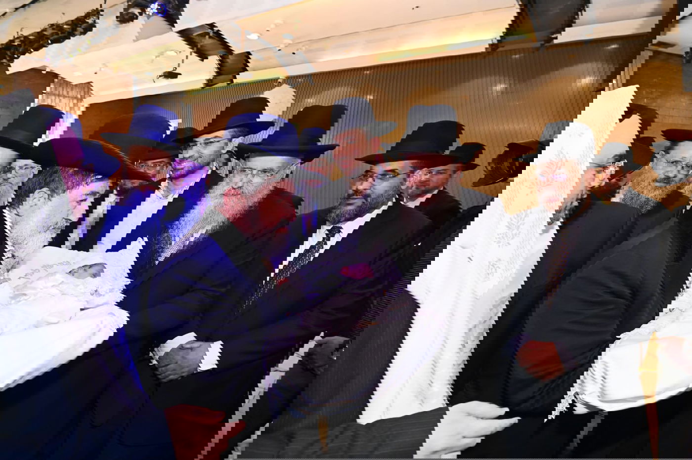 גדולי העסקונה הבני ברקית בברית לבנו של יעקב זכריהו | גלריה