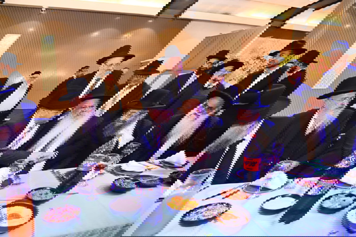 גדולי העסקונה הבני ברקית בברית לבנו של יעקב זכריהו | גלריה