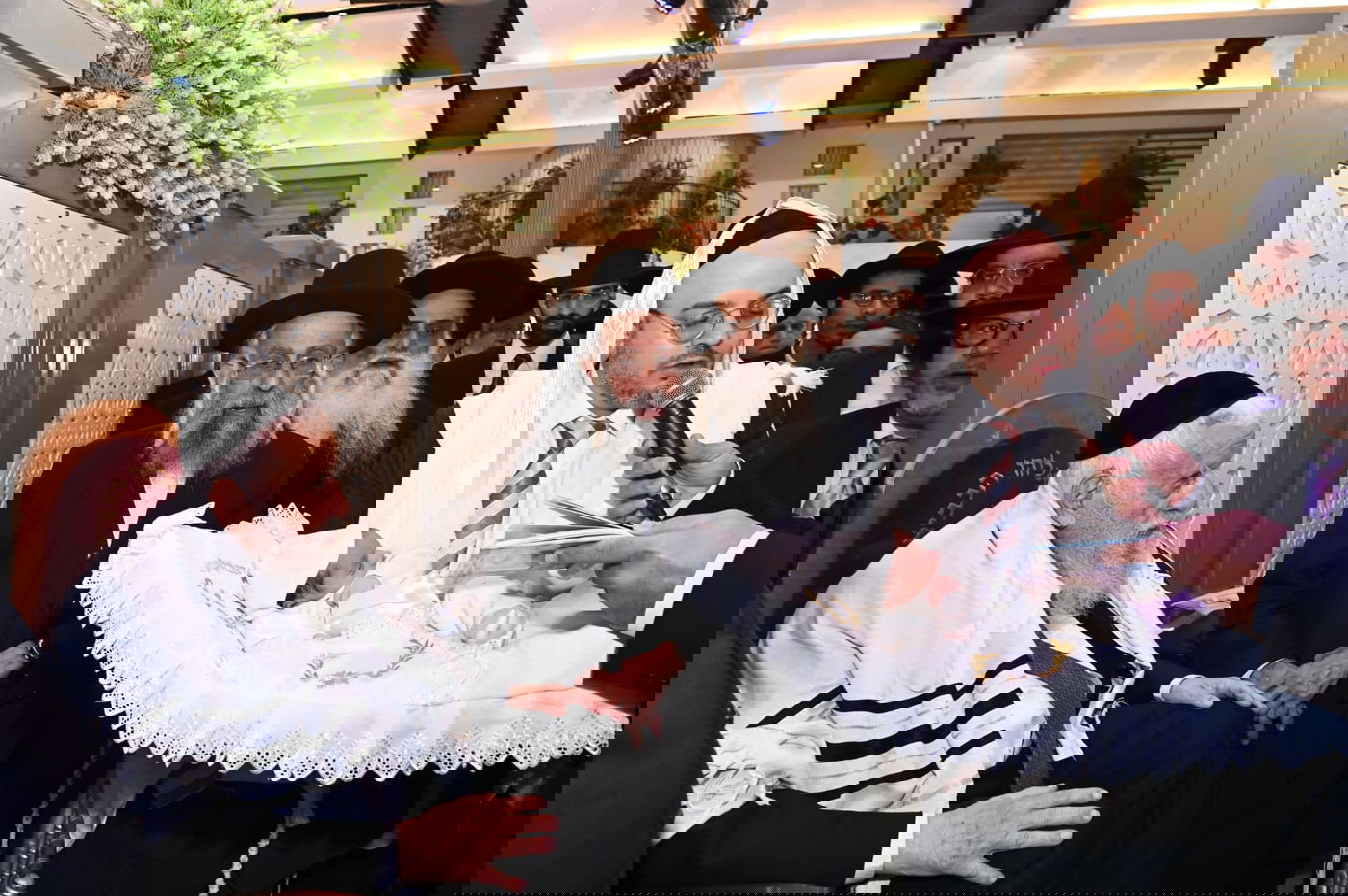 גדולי העסקונה הבני ברקית בברית לבנו של יעקב זכריהו | גלריה