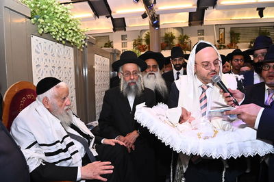 גדולי העסקונה הבני ברקית בברית לבנו של יעקב זכריהו | גלריה
