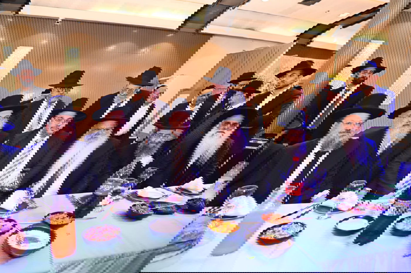 גדולי העסקונה הבני ברקית בברית לבנו של יעקב זכריהו | גלריה