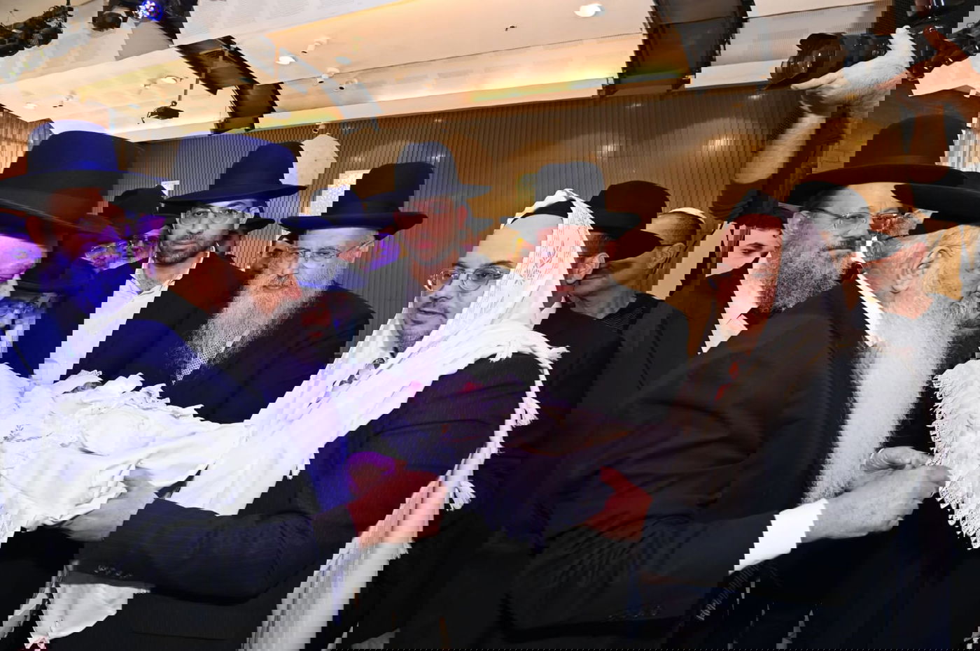 גדולי העסקונה הבני ברקית בברית לבנו של יעקב זכריהו | גלריה