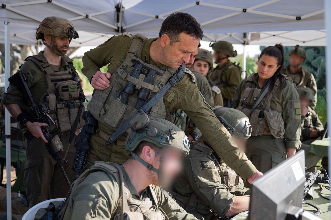 הרמטכ"ל עם תצפיתניות ולוחמים בדרום
