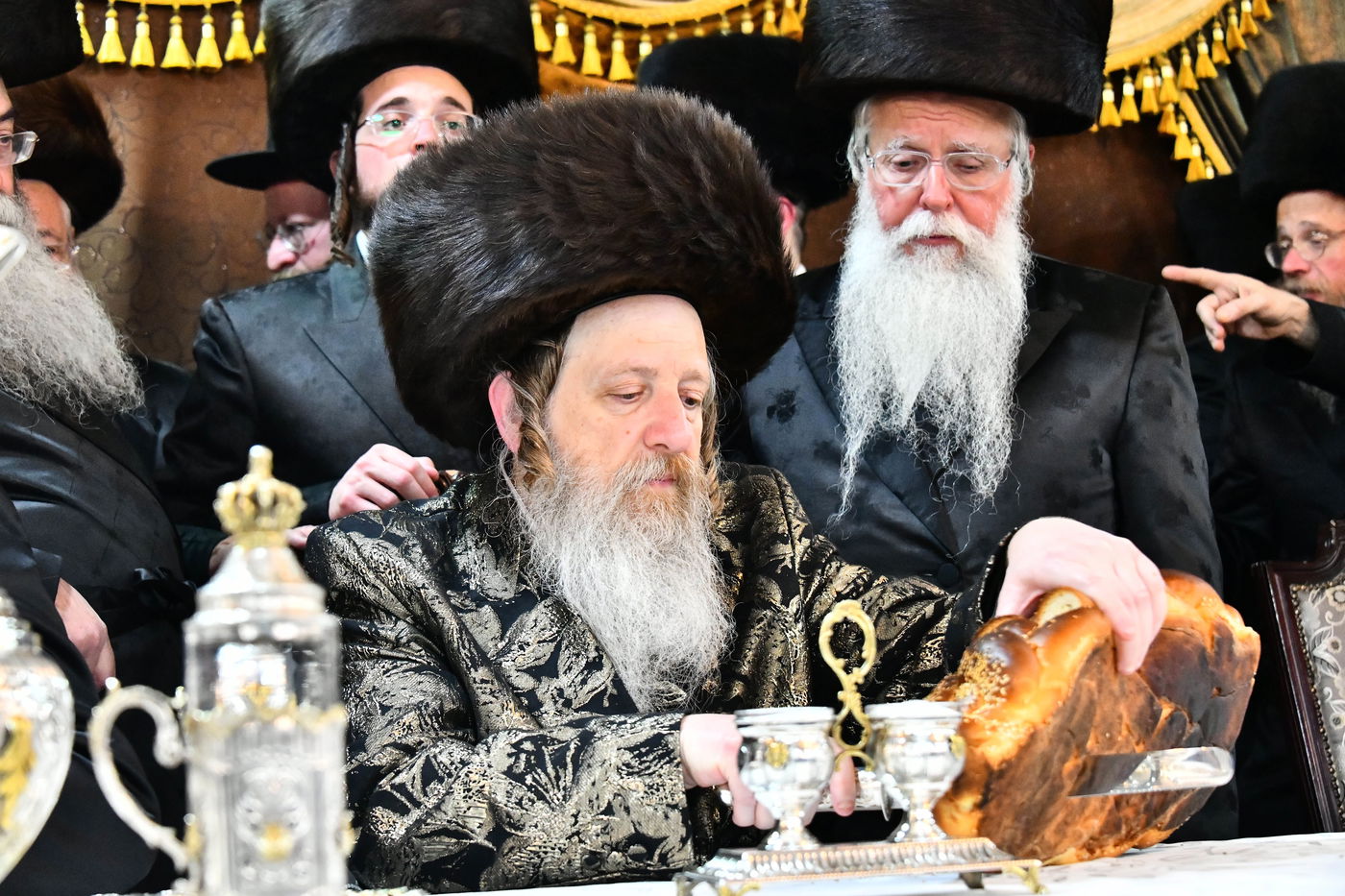 אבי הכלה התחדש עם שטריימל חדש, והסבא שבר את הצלחת 