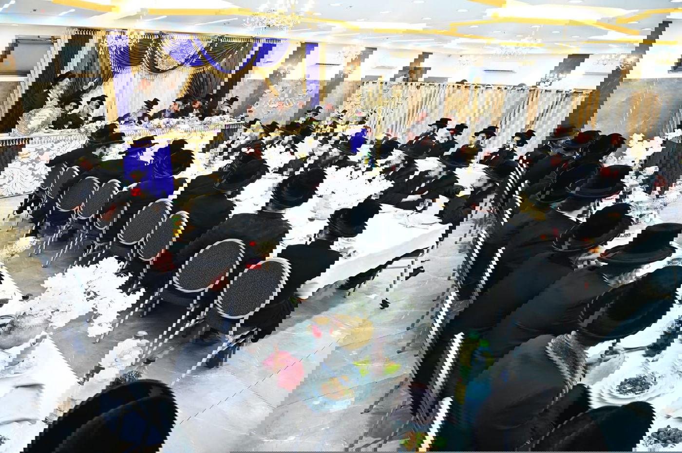 הגאב"ד העניק כוסיות כסף לנגידים ויין לאברכים | תיעוד