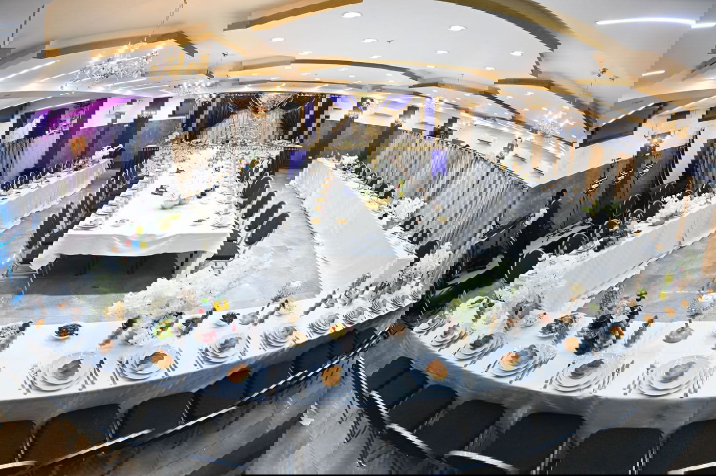 הגאב"ד העניק כוסיות כסף לנגידים ויין לאברכים | תיעוד