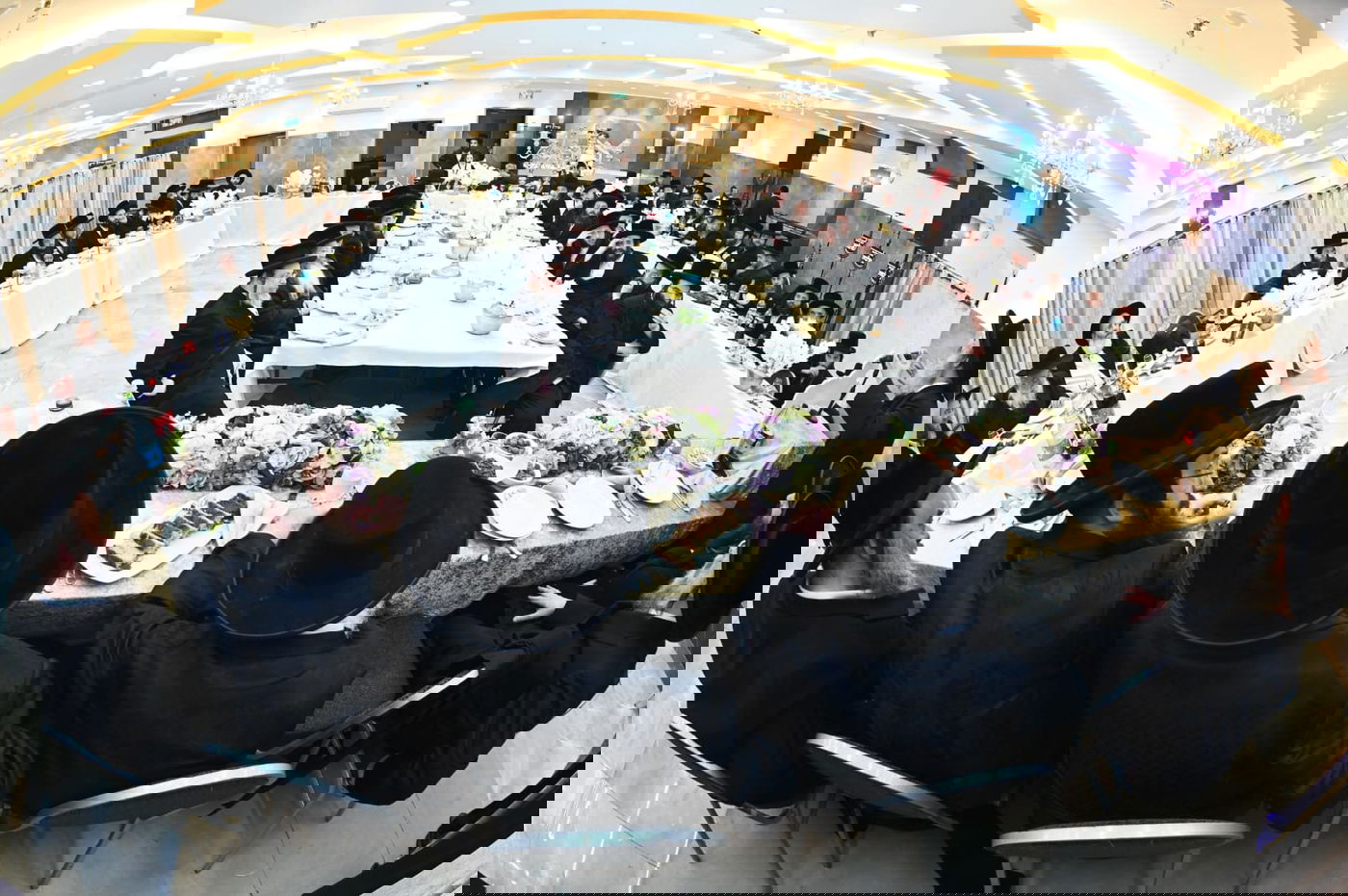 הגאב"ד העניק כוסיות כסף לנגידים ויין לאברכים | תיעוד