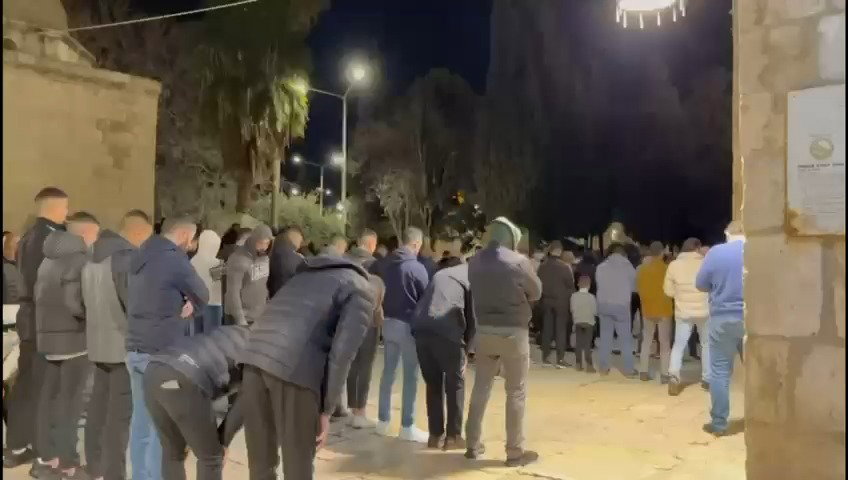 הגעת אלפי מתפללים אמש לעיר העתיקה בירושלים לתפילת הערב (התראוויח׳)
