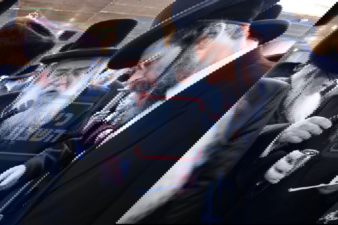 תיעוד מרהיב: אדמו"רי בני ברק בחופת גור - בבית המדרש הגדול בירושלים